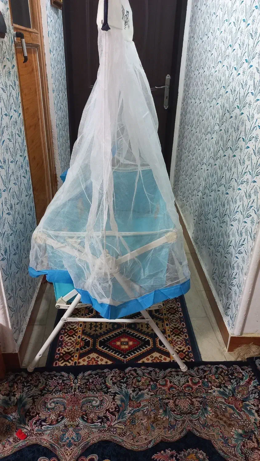 تعدادی وسایل کودک|اسباب و اثاث بچه|رشت, آب و برق|دیوار