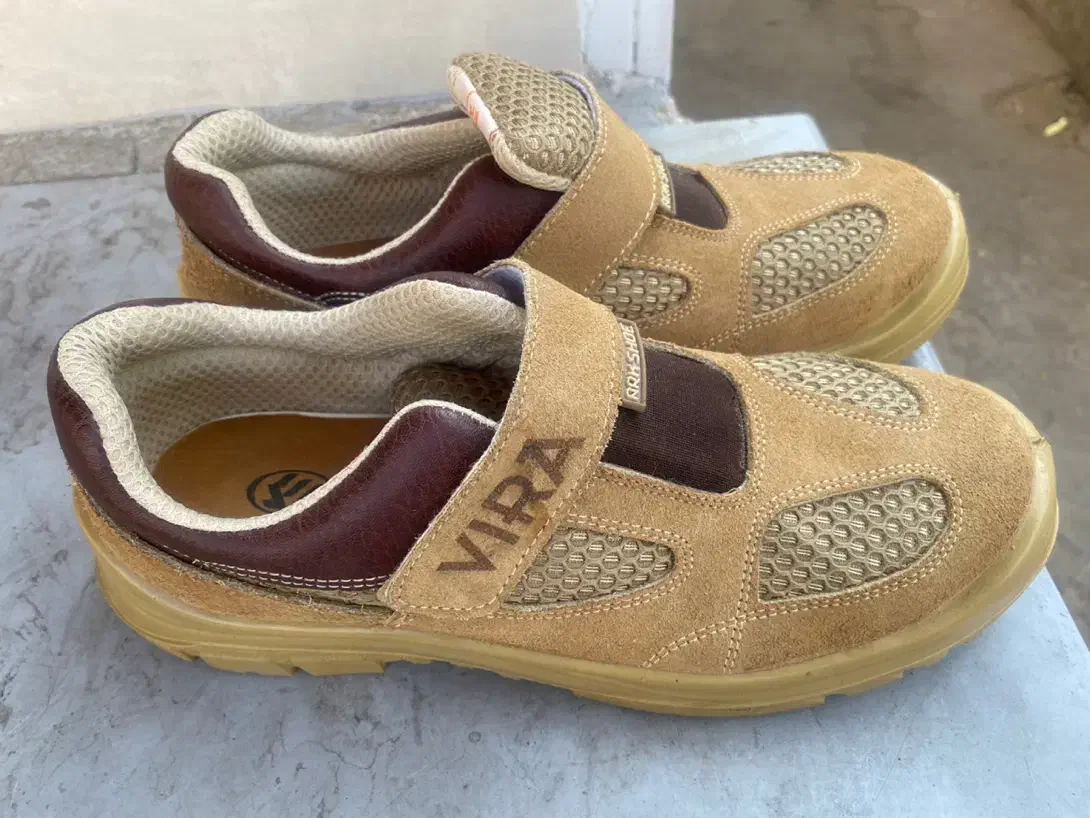 کفش ایمنی|کیف، کفش، کمربند|شیراز, میانرود|دیوار