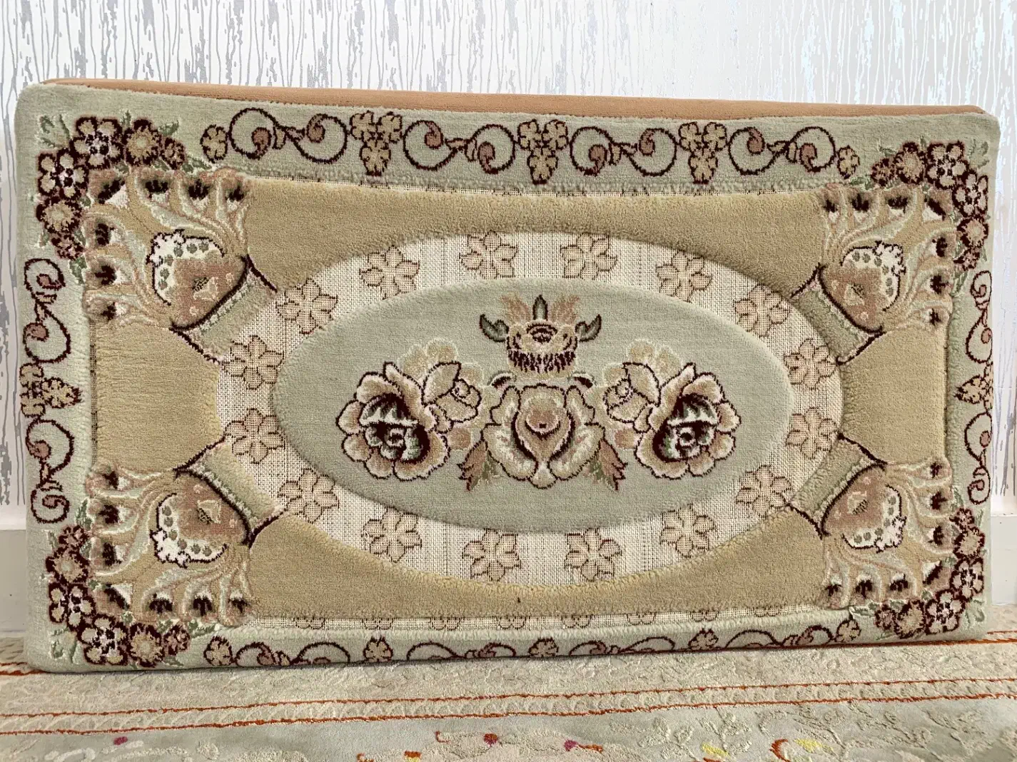 پشتی طرح فرش برجسته|پشتی|دوگنبدان, |دیوار