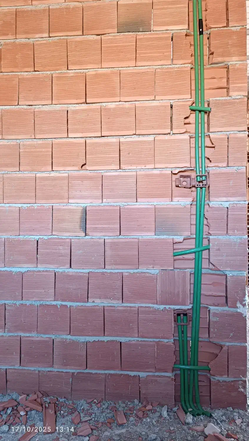 اِکو برق خدمات سیم کشی ساختمان|خدمات پیشه و مهارت|نمین, |دیوار