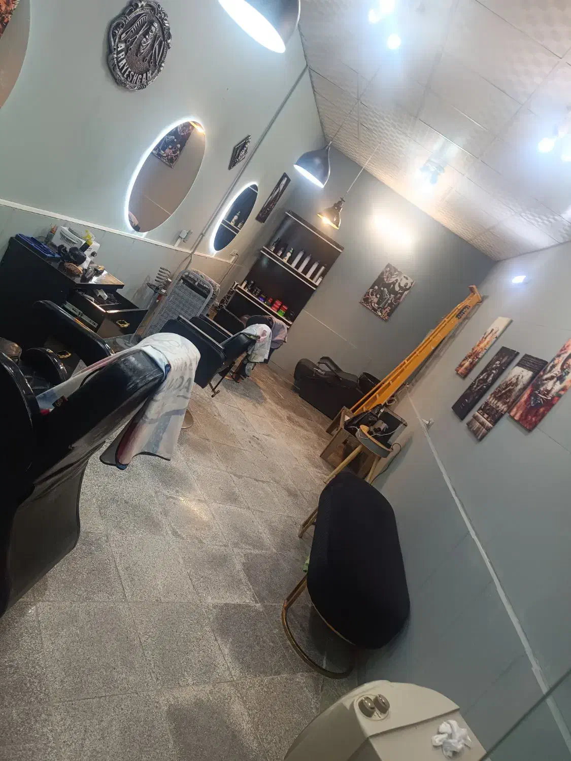 اجاره صندلی آرایشگاه خیابان مجد|اجارهٔ مغازه و غرفه|مشهد, سعد آباد|دیوار