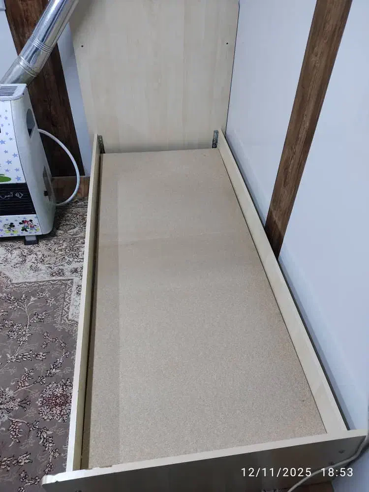 تخت بزرگ و تشک بزرگ و تشک کوچک|تخت و سرویس خواب|مرند, |دیوار