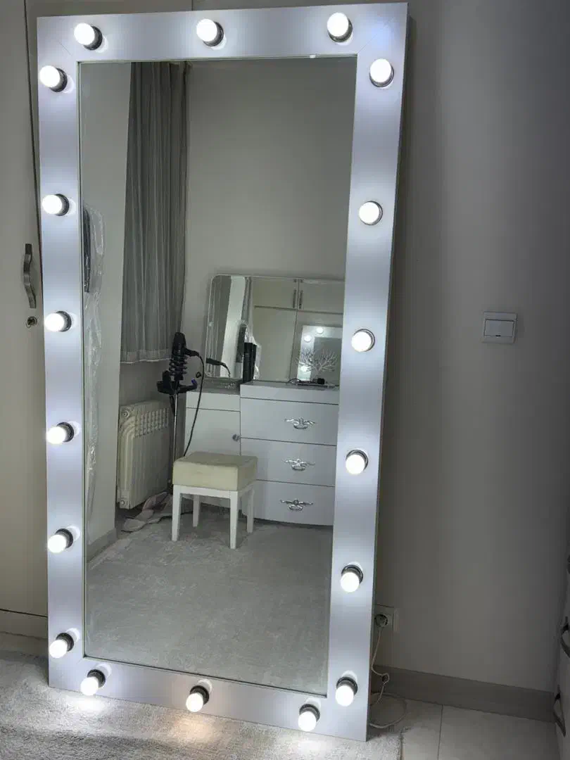 آینه لامپ دار|آینه|مهاجران, |دیوار