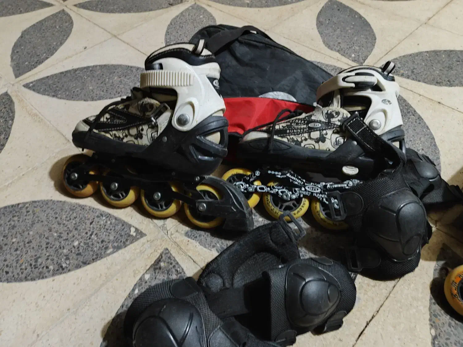 اسکیت با وسیله های امنیتی (زانو بند و آرنج بند)|دوچرخه، اسکیت، اسکوتر|شیراز, کوشک میدان|دیوار