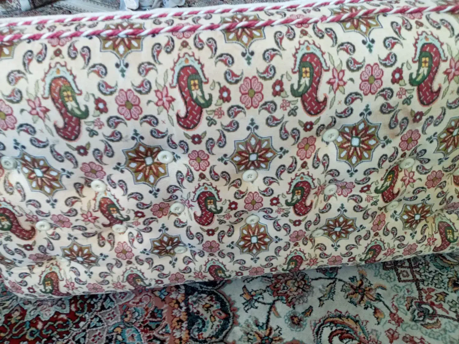 12 عدد پشتی|پشتی|دهگلان, |دیوار