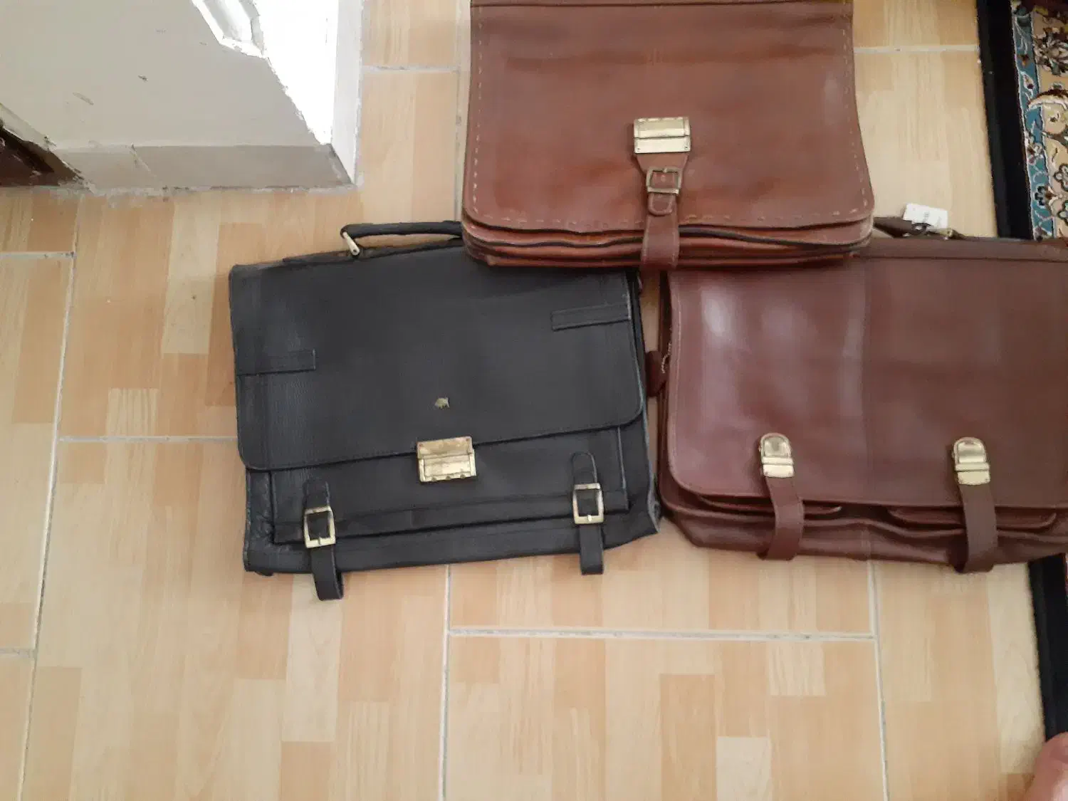 تعدای کیف چرم کیفت خوب|کیف، کفش، کمربند|رباطکریم, مسکن مهر آبشناسان|دیوار