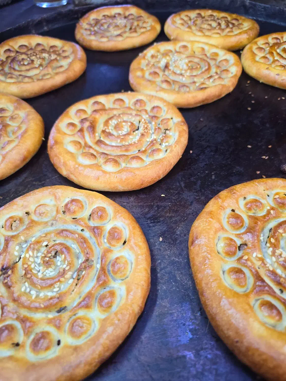 به یک فروشنده جوان خانم نیازمندیم|استخدام خدمات فروشگاه و رستوران|رشت, بازار|دیوار