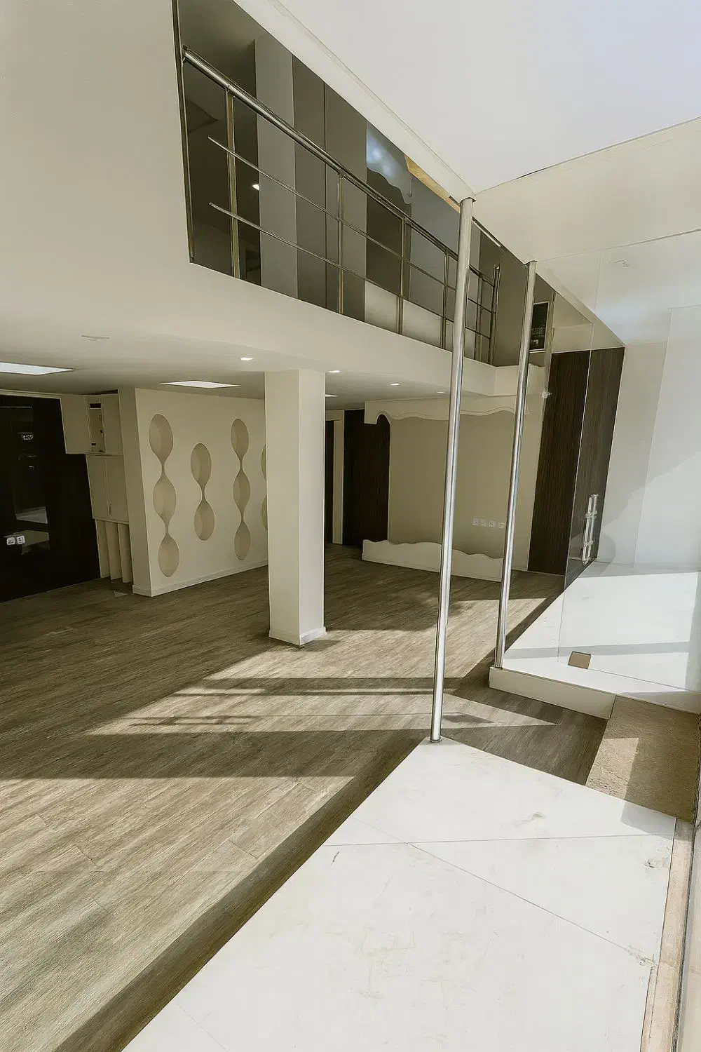 اجاره مغازه بزرگ بالکن دار براصلی تختی|اجارهٔ مغازه و غرفه|رشت, سعدی (تختی)|دیوار