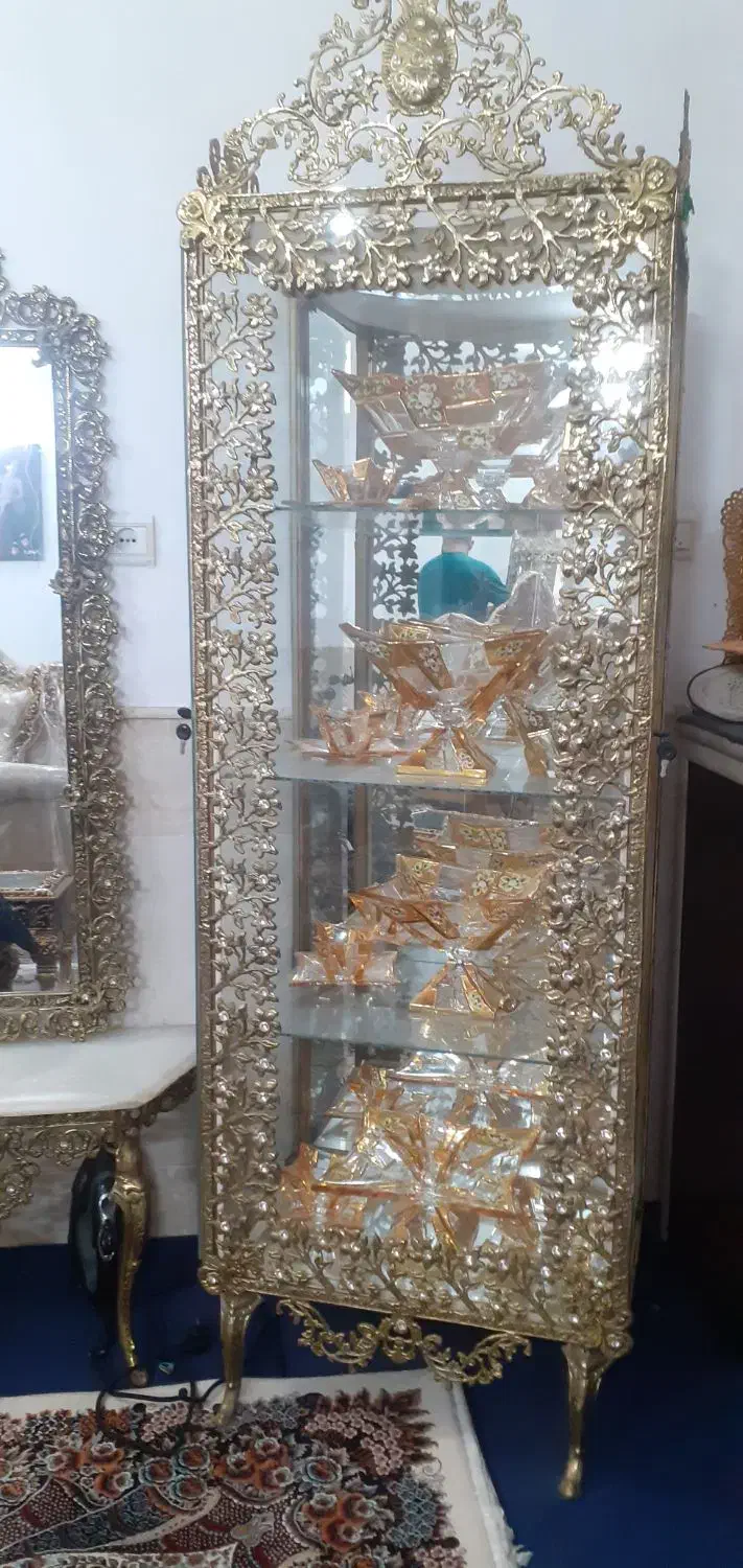 برنز خیلی محکم تمیز|بوفه، ویترین، کنسول|قم, قلعه کامکار|دیوار