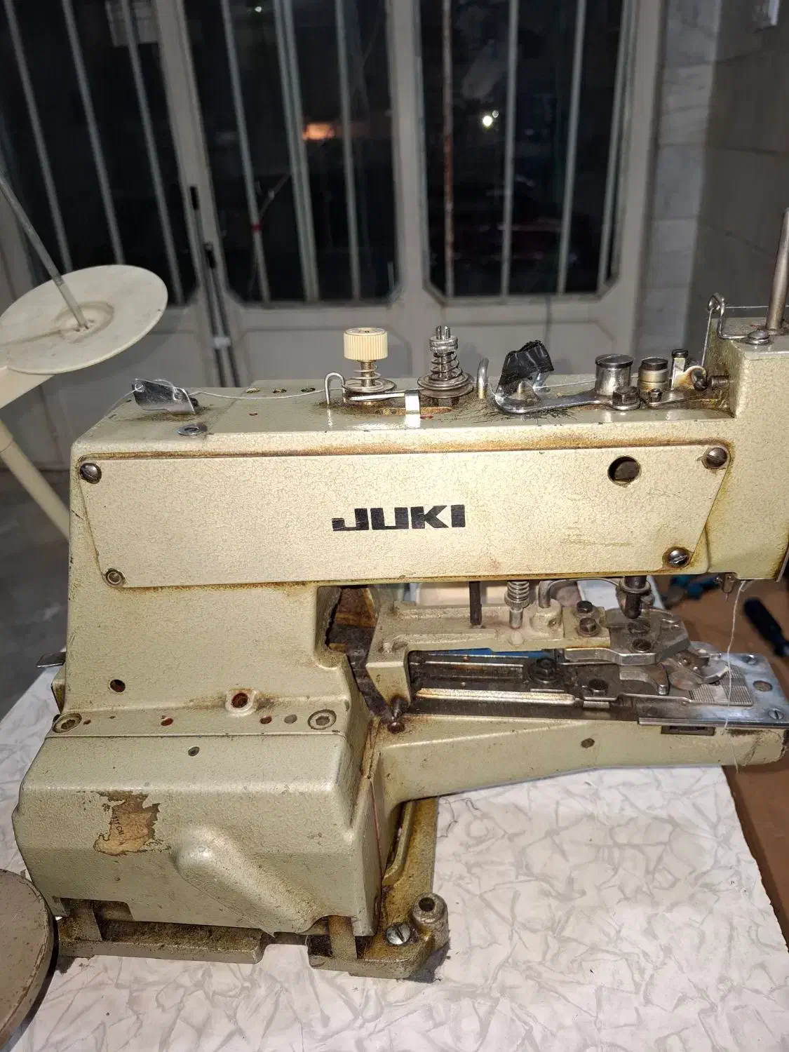 چرخ دکمه و ۲عدد میز اتو و ۲عدد نیمکت|چرخ خیاطی و ریسندگی|قرچک, باقرآباد|دیوار