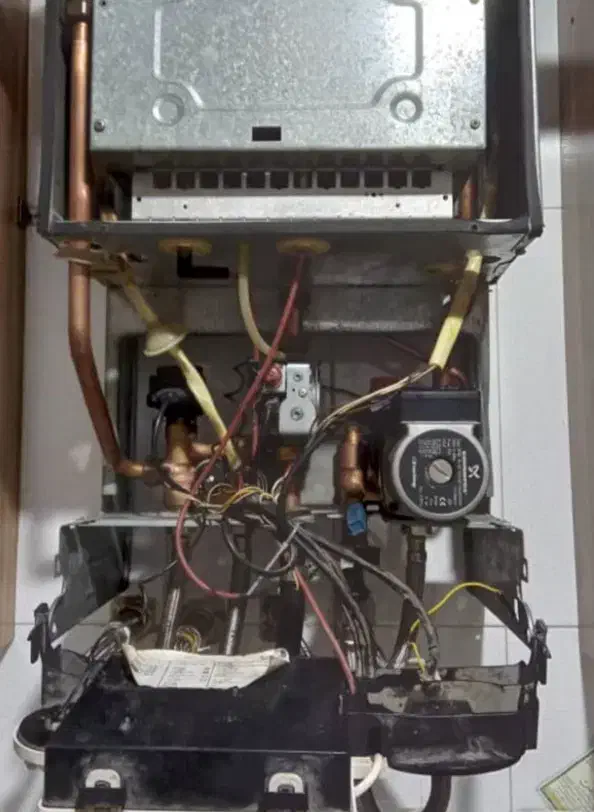 سرویسکار پکیج و آبگرمکن دیواری|آبگرمکن، پکیج، شوفاژ|مشهد, گلبرگ|دیوار