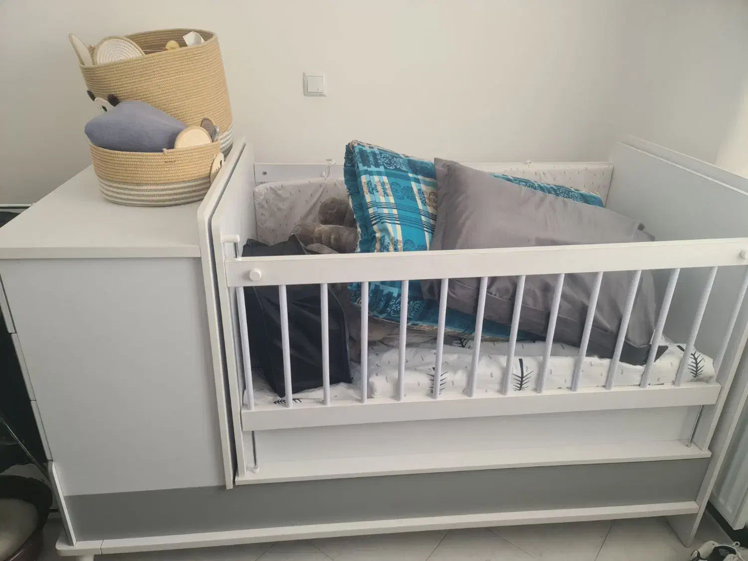 تخت کودک ونوجوان|تخت و سرویس خواب|مبارکه, |دیوار