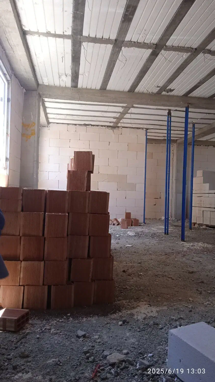 کشیدن‌مصالح‌به‌طبقات‌‌وتمیزکاری‌واحدها‌ازصفرتاصد|خدمات پیشه و مهارت|اردبیل, |دیوار