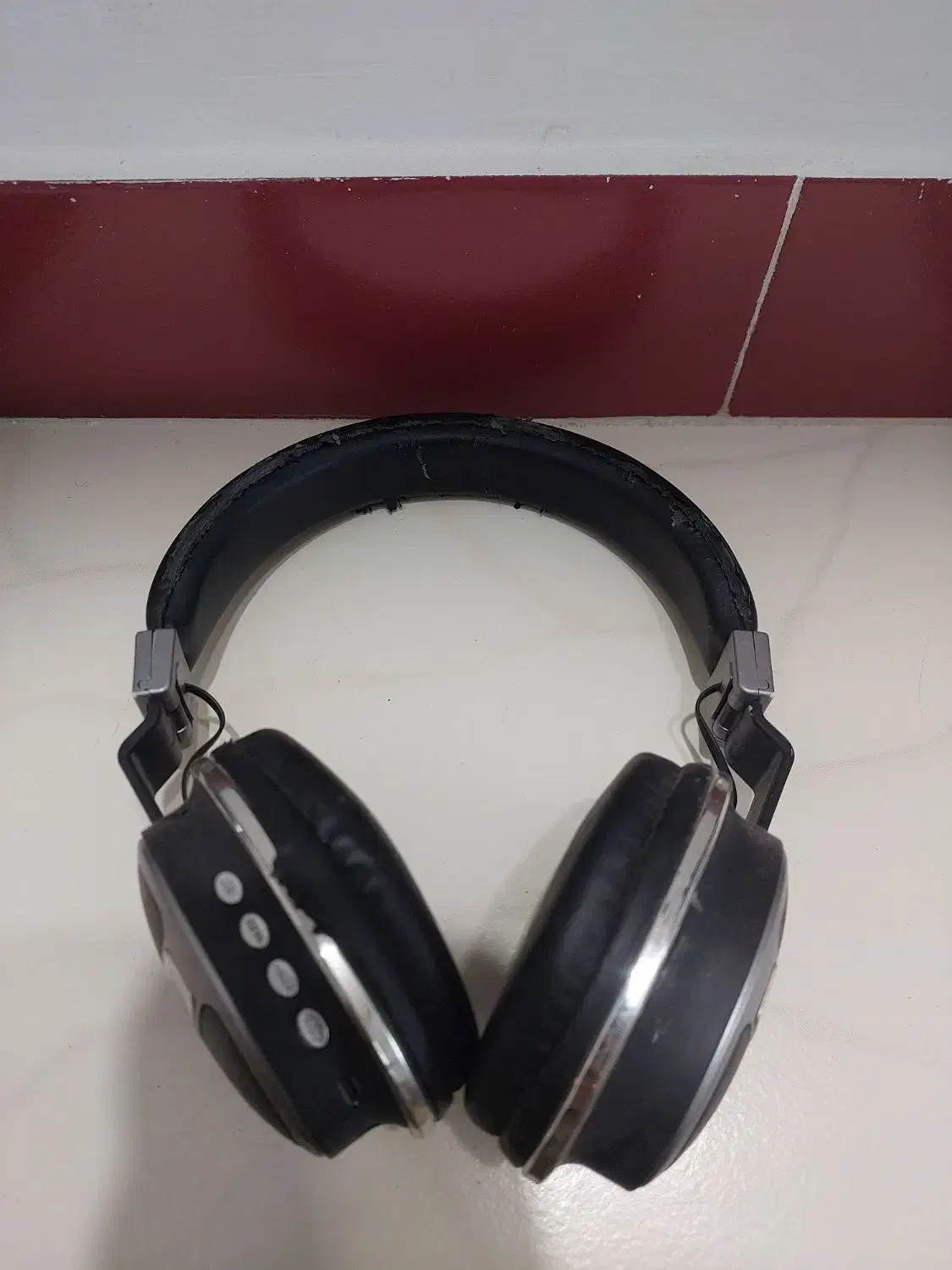 هدفون|پخشکننده همراه|طبس, |دیوار