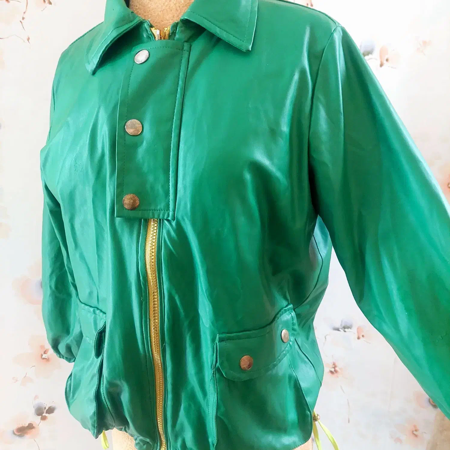 کاپشن کاملا نو سن ۸تا ۱۲ سال|لباس|رشت, پیرسرا|دیوار