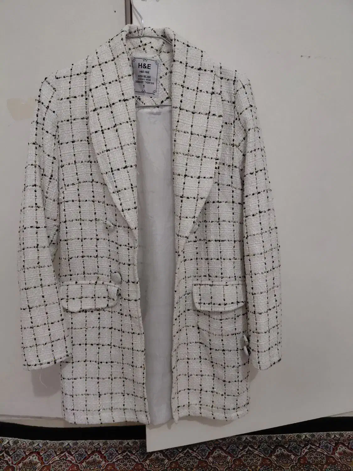 پالتو سفید|لباس|اندیشه, شهرک مریم|دیوار