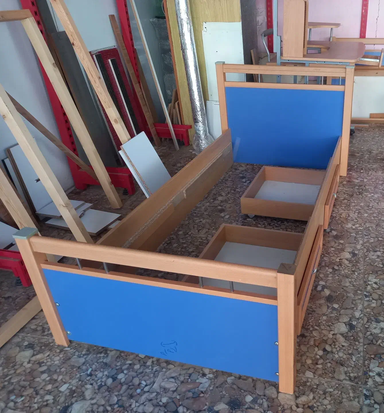 تخت خواب چوبی پسرانه یک نفره|تخت و سرویس خواب|آبدانان, |دیوار