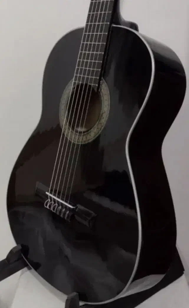 گیتار دیاموند مشکی زیر قیمت همراه با کیف|گیتار، بیس، امپلیفایر|شیراز, کوشک میدان|دیوار