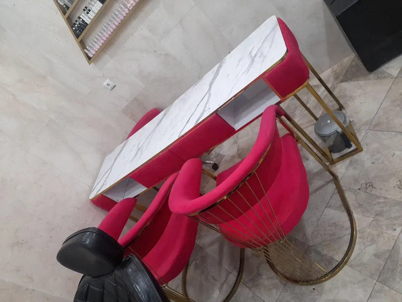 میزدونفره ناخن بغل لمسه درحدنو|آرایشگاه و سالن‌های زیبایی|تهران, تسلیحات|دیوار