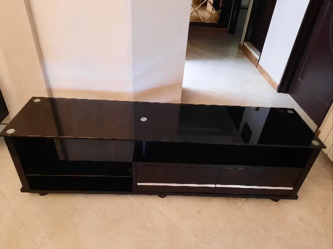 میز زیر تلویزیون ترکیب شیشه و های گلس مشکی|میز تلویزیون|بروجرد, |دیوار