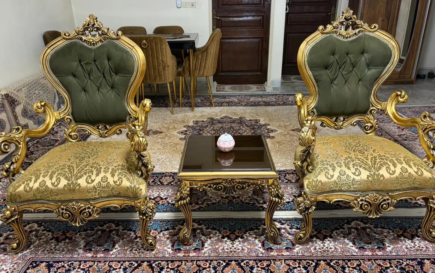 مبل استیل ۹ نفره ورق طلا همراه میز وسط ۲عسلی کوچک|مبلمان خانگی و میز عسلی|تهران, بهار|دیوار