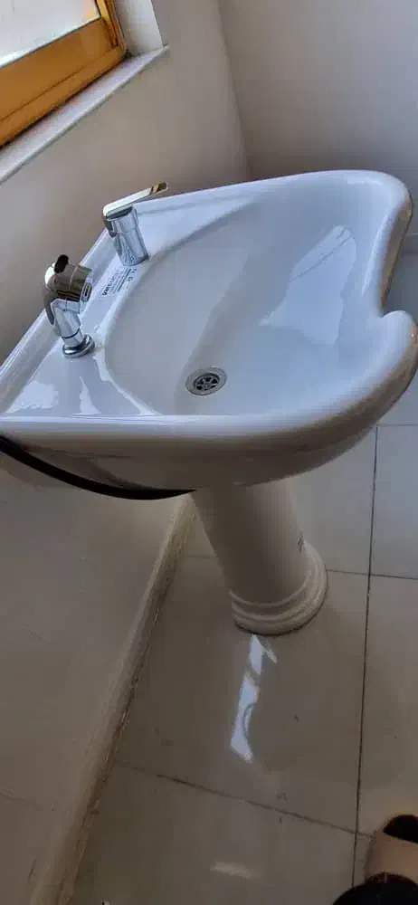 روشویی به همراه شیرآلات|لوازم سرویس بهداشتی|رشت, فلسطین|دیوار