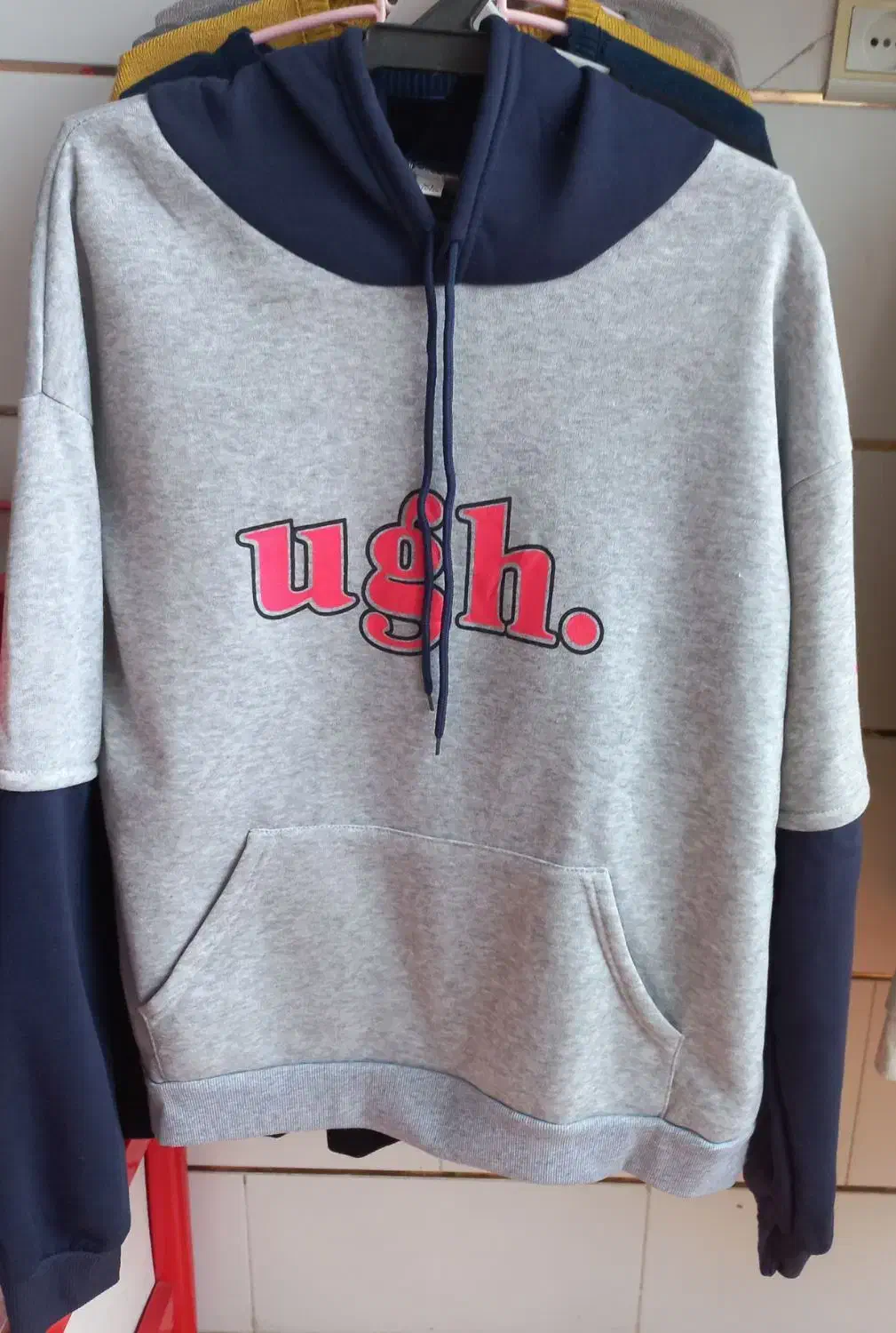 هودی کلاهدار|لباس|آباده, |دیوار