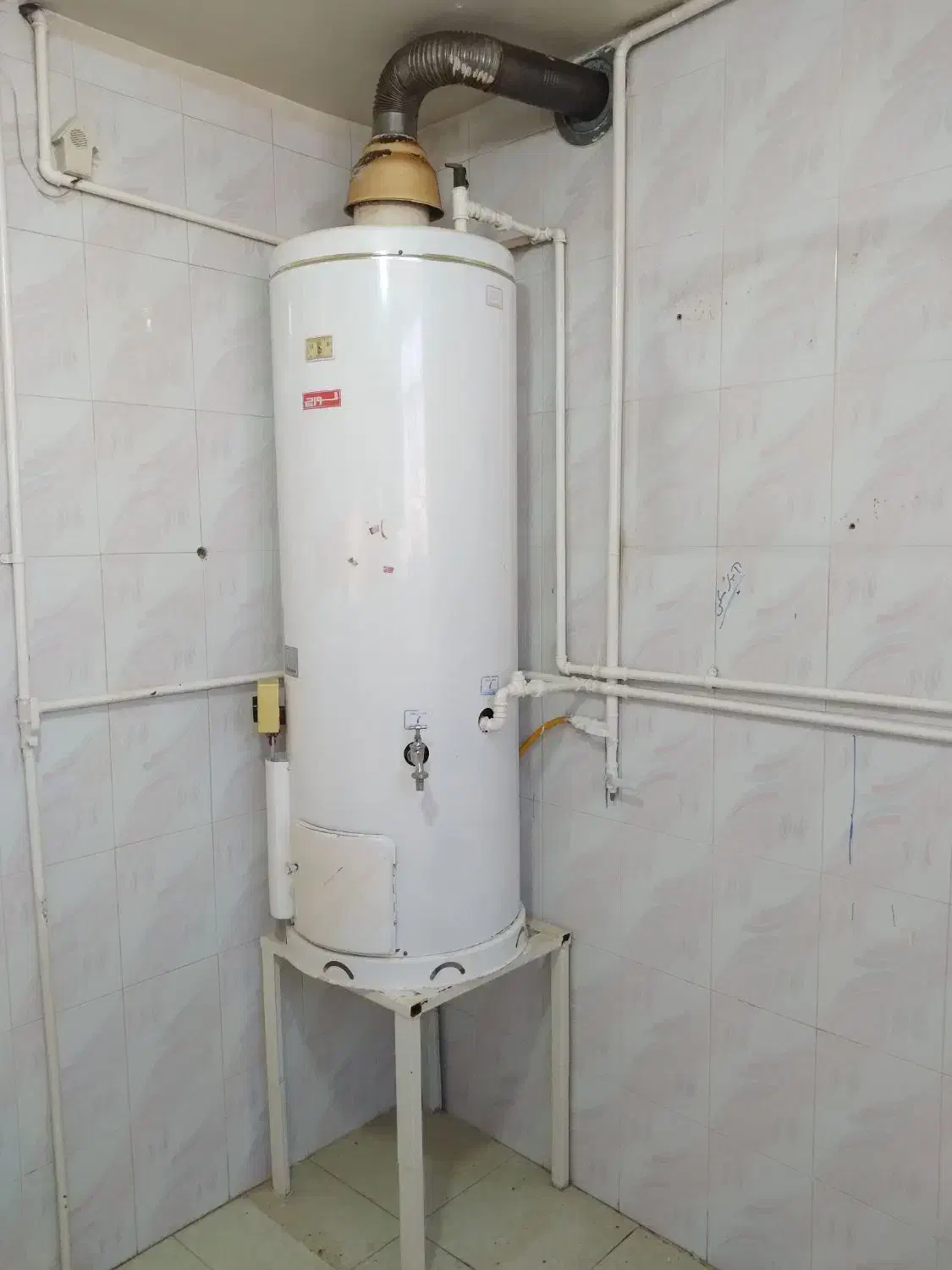 آبگرمکن مخزنی لورچ سالم در حد نو ۲۲۸ لیتری|آبگرمکن، پکیج، شوفاژ|زنده رود, |دیوار