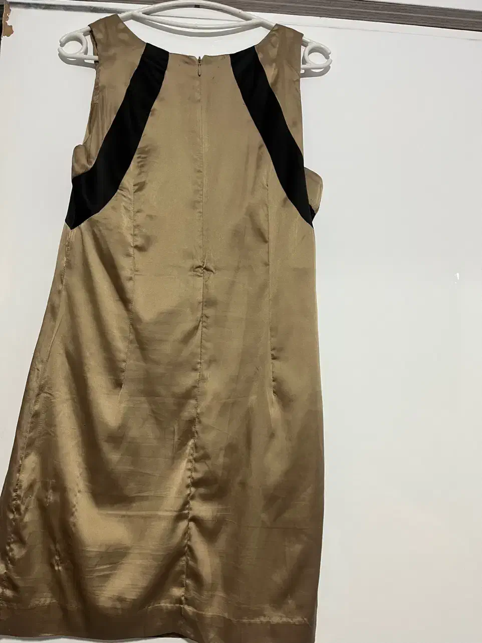 لباس مجلسی|لباس|طرقبه, |دیوار