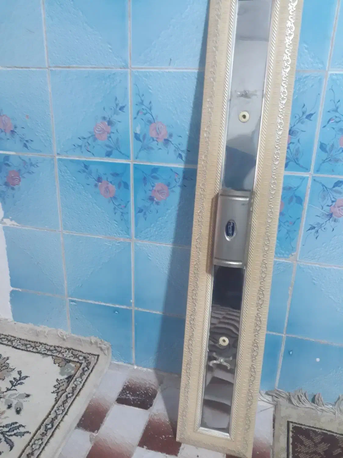 قاب مهتابی|لامپ و چراغ|مشهد, کارگران|دیوار