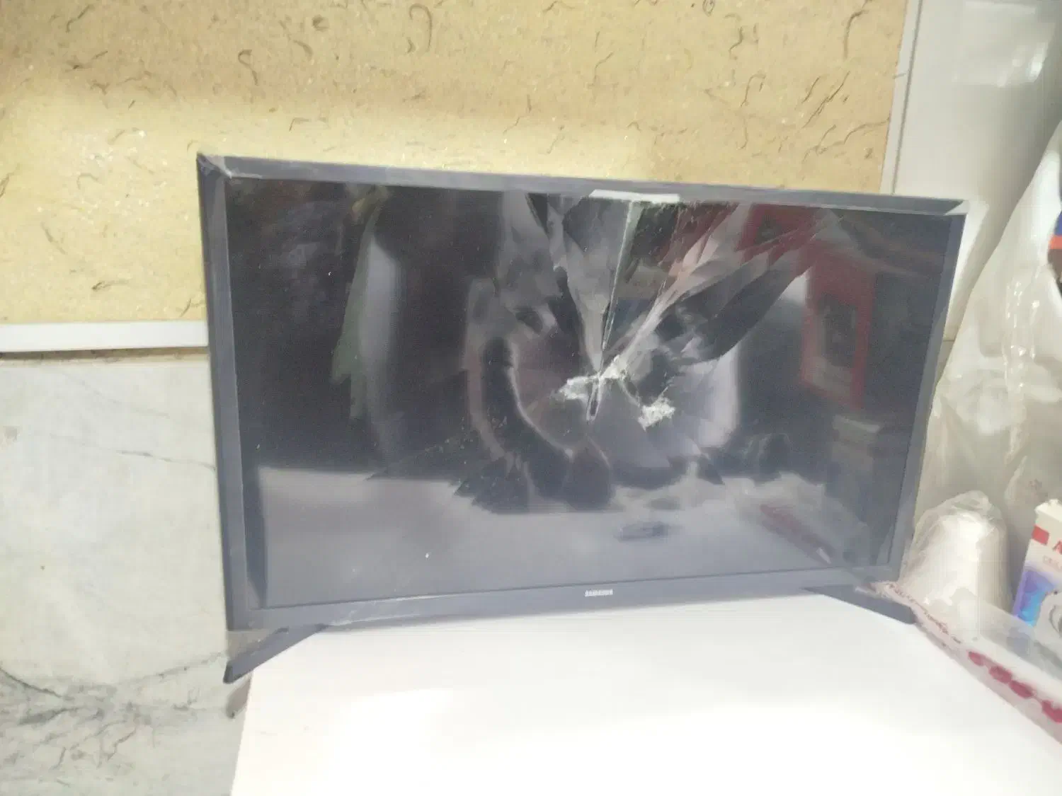 تلویزیون سامسونگ 32 صفحه شکسته|تلویزیون و پروژکتور|کلاله, |دیوار