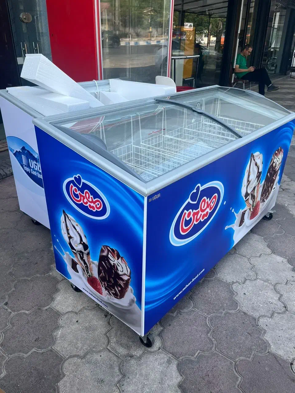 یخچال وفریزر ایستاده وبستنی اوگور|فروشگاه و مغازه|رشت, یخسازی|دیوار