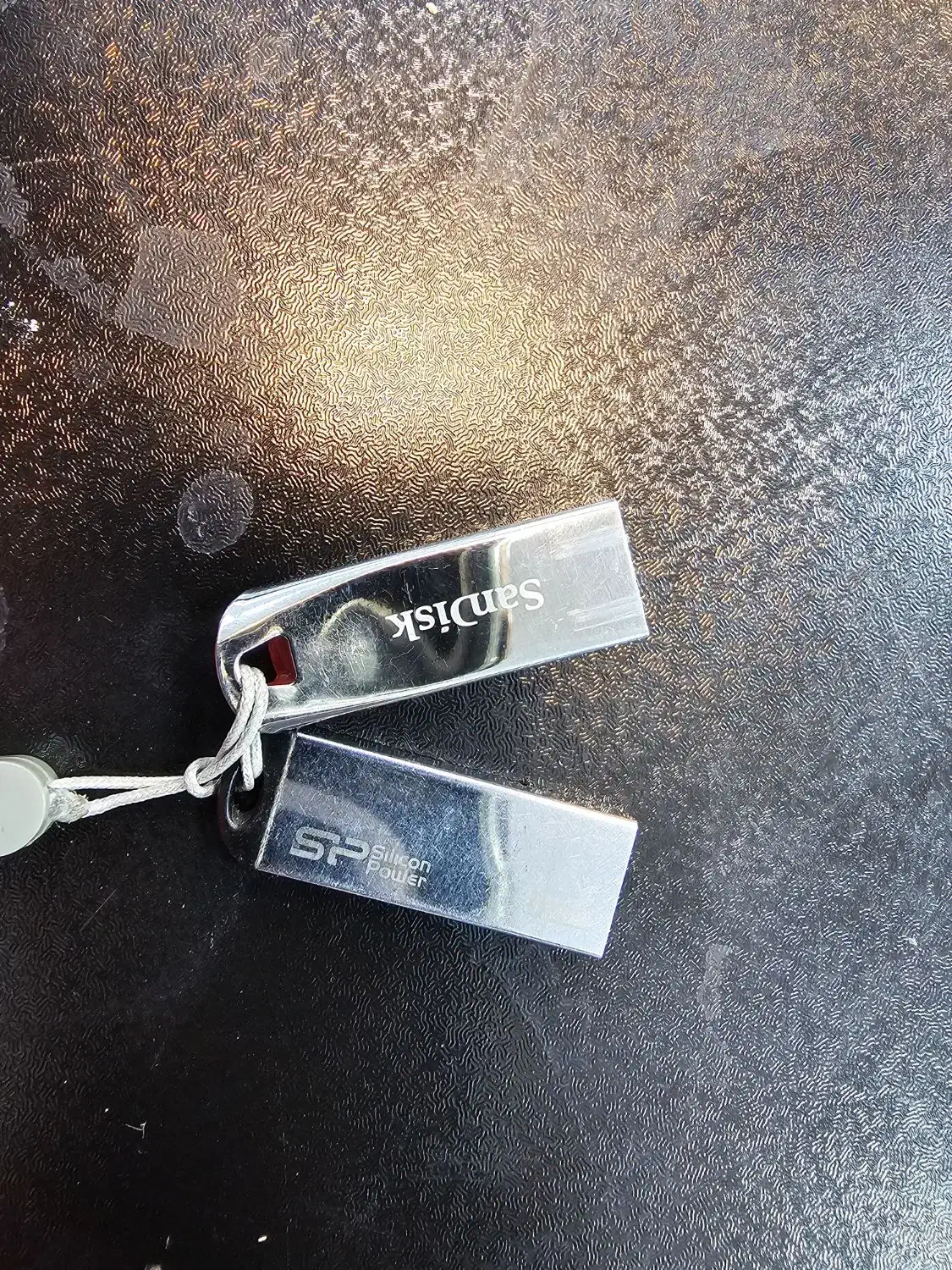 فلش ۱۶ و ۸ گیگ|قطعات و لوازم جانبی رایانه|شیراز, ابیوردی|دیوار