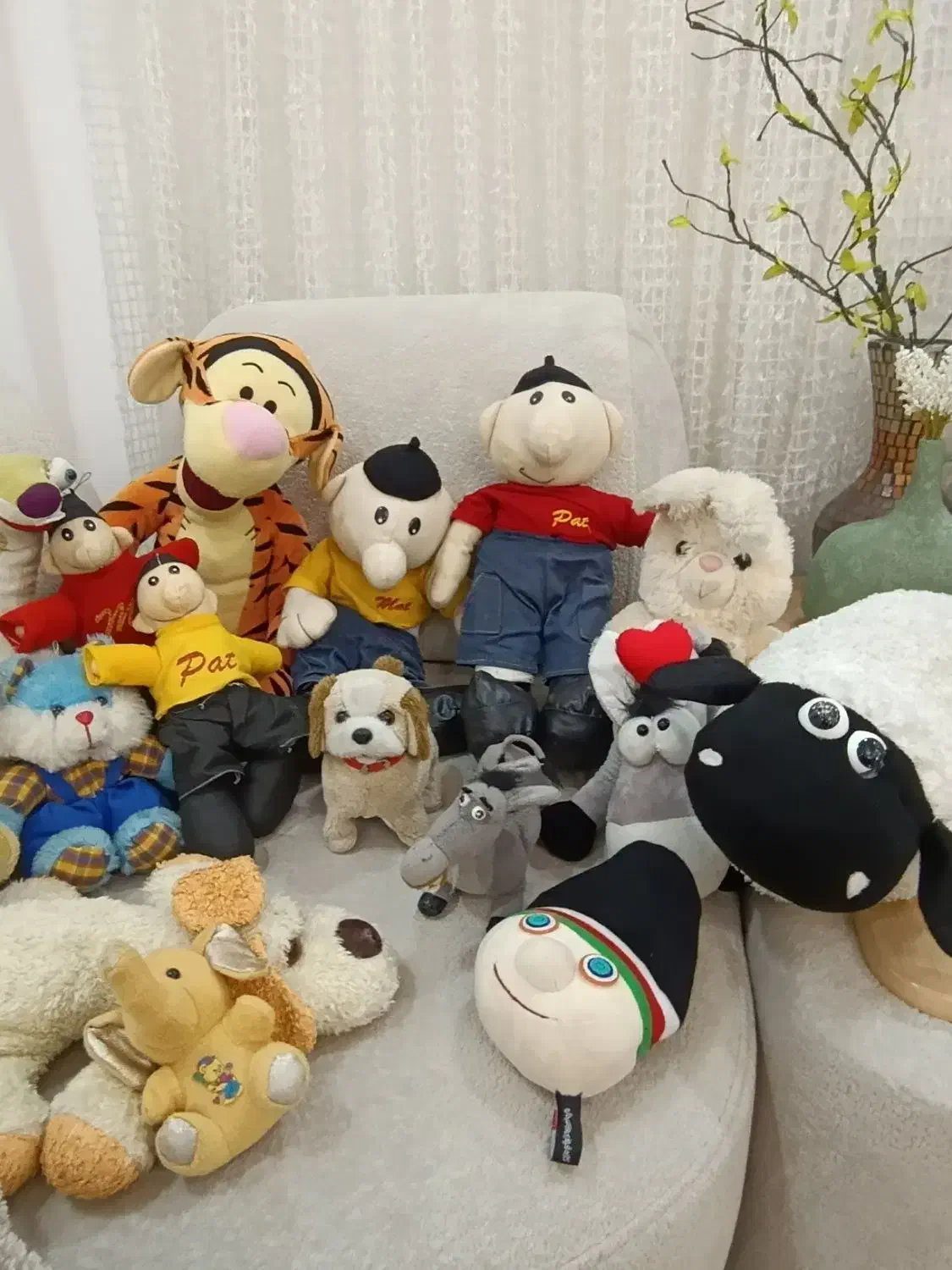 تعدادی اسباب بازی|اسباب‌بازی بچه|ایلام, |دیوار