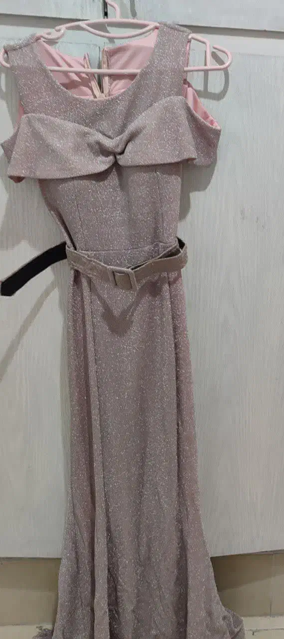 لباس شیک|لباس|رباطکریم, رباطکریم|دیوار