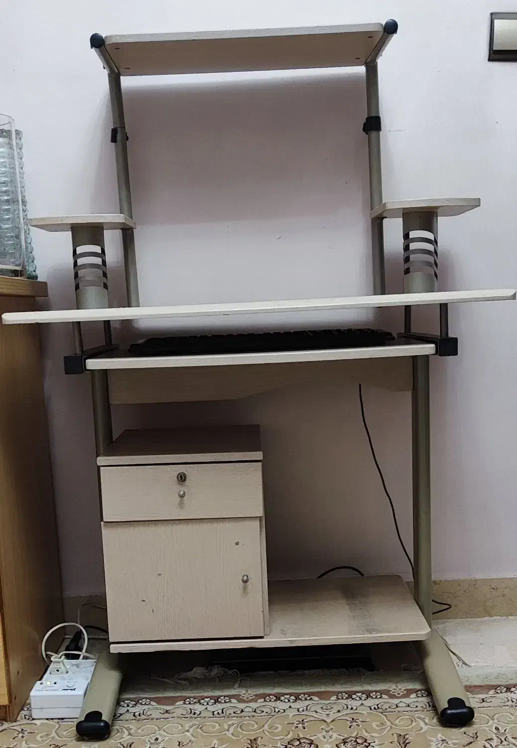 میز تحریر و کامپیوتر|میز تحریر و کامپیوتر|پاکدشت, پاکدشت (مامازند)|دیوار