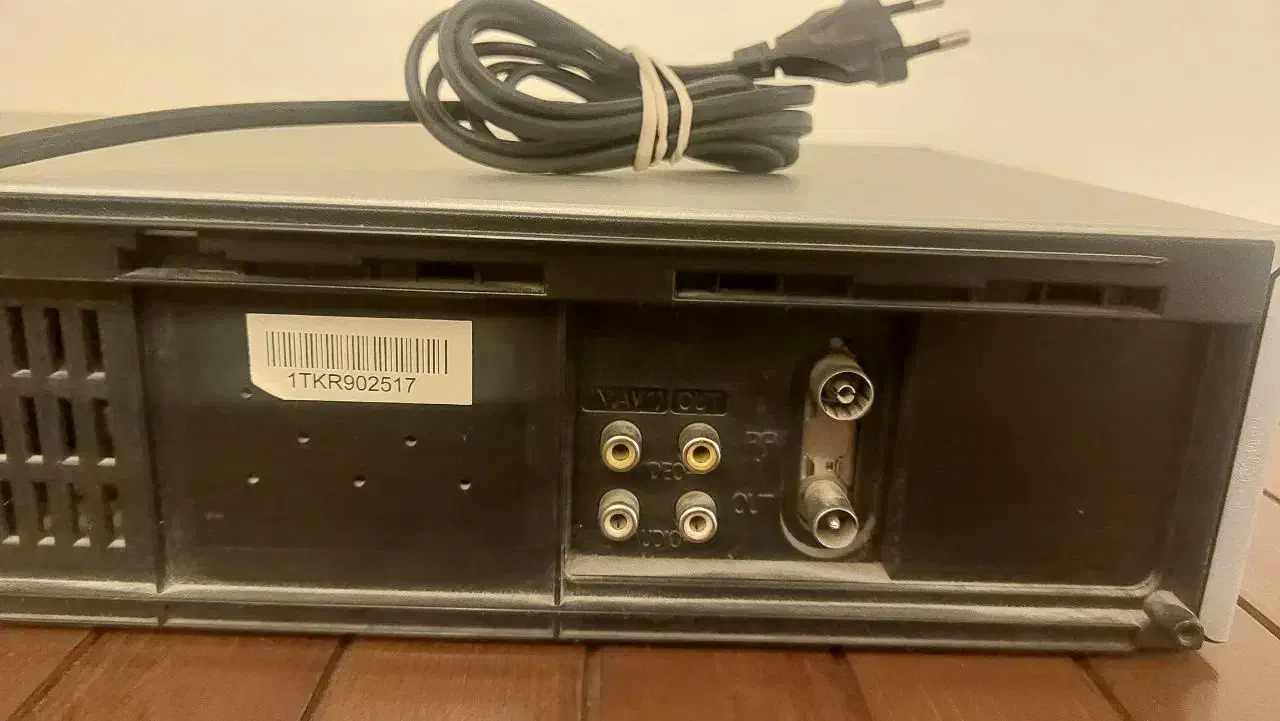 ویدیو پلیر VHS   Panasonic NV-SJ500|پخش‌کننده DVD و ویدیو|تهران, یوسف‌آباد|دیوار