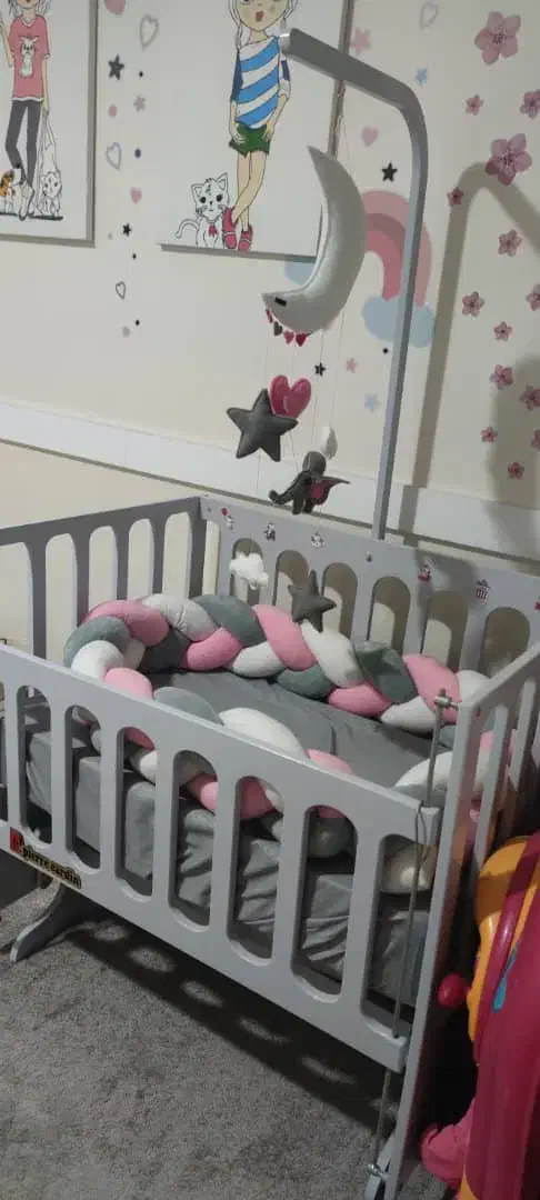 تخت نوزاد گهواره ای نو|تخت و صندلی بچه|اسلامشهر, شهرک واوان|دیوار