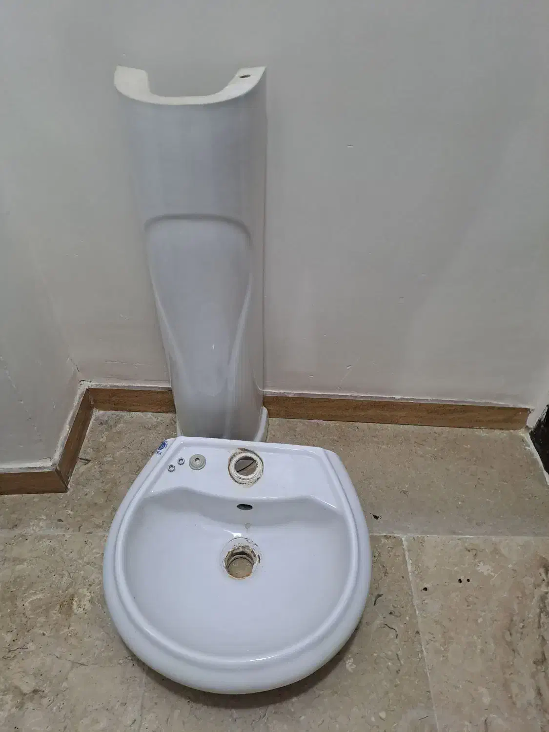 روشویی درحد نو|لوازم سرویس بهداشتی|رشت, دروازه لاکان|دیوار