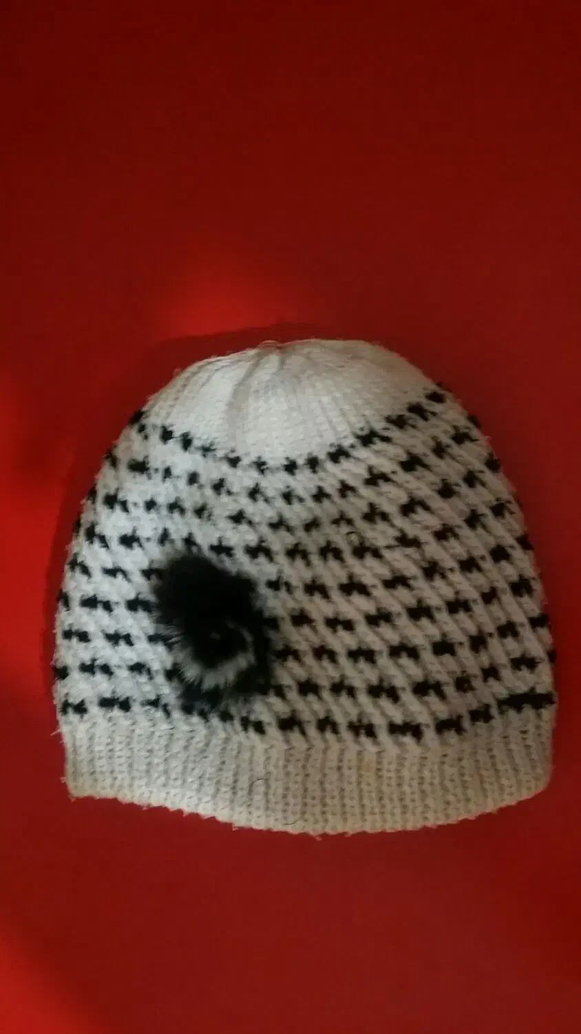 تعدادی کلاه بچه گانه|کفش و لباس بچه|زنجان, |دیوار