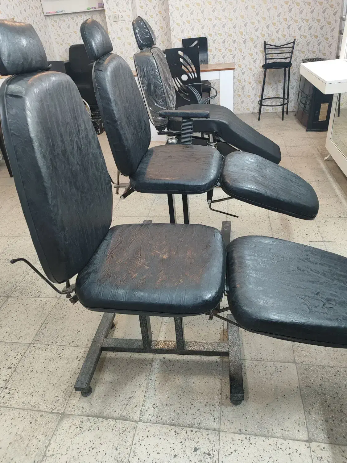 سه عدد صندلی اصلاح|آرایشگاه و سالن‌های زیبایی|ملایر, |دیوار