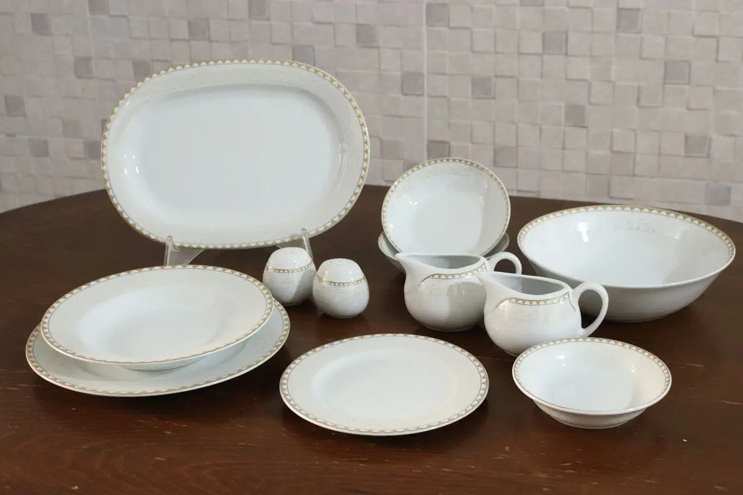 سرویس چینی مقصود|ظروف سرو و پذیرایی|تهران, آبشار|دیوار