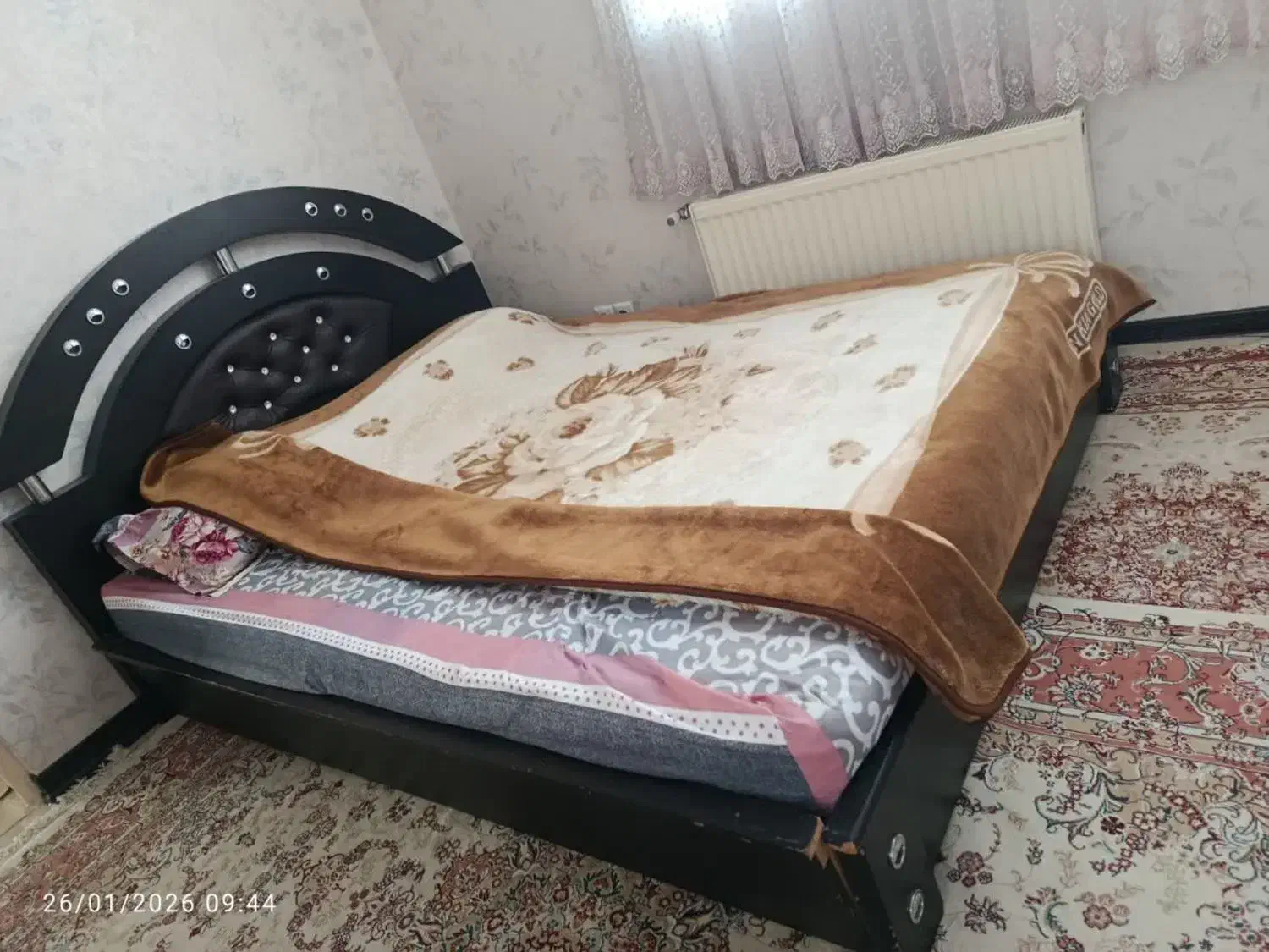 تخت دونفره|تخت و سرویس خواب|قم, سراجه (۱۵ خرداد)|دیوار