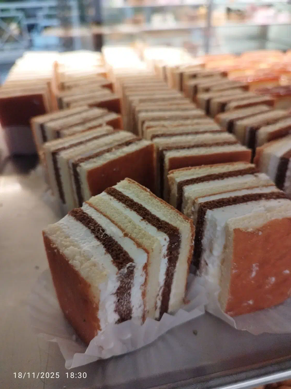 فروشنده قنادی آقا و خانم|استخدام خدمات فروشگاه و رستوران|تهران, مرزداران|دیوار