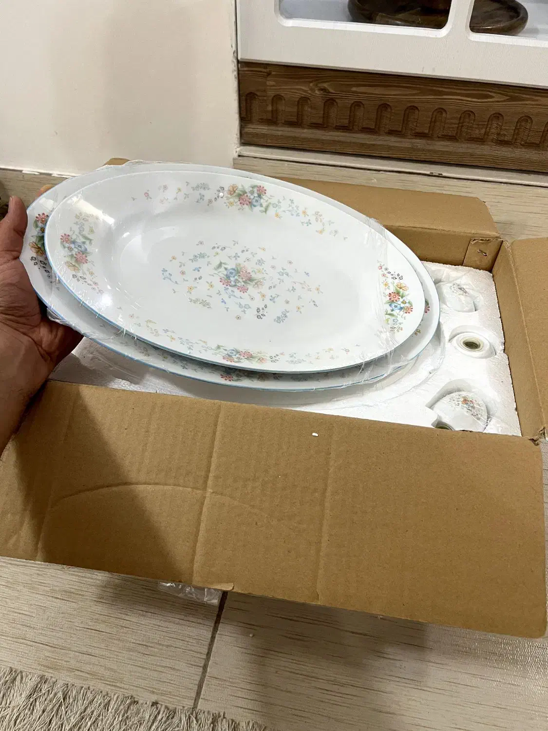 سرویس چینی ایتالیا زرین|ظروف سرو و پذیرایی|مینودشت, |دیوار