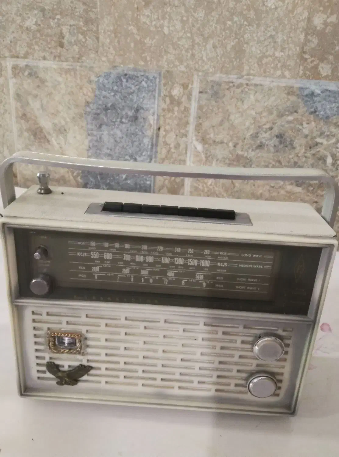 تعدادی اشیاء عتیقه|کلکسیون اشیاء عتیقه|بن, |دیوار