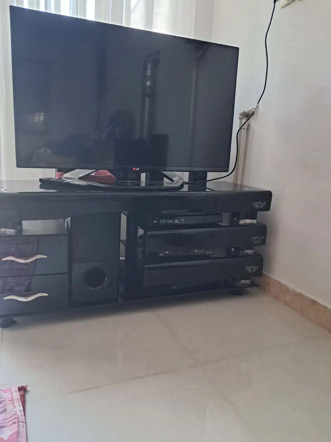 میزتلویزین ساده شیشه ای ترک|میز تلویزیون|رشت, استقامت ۲|دیوار