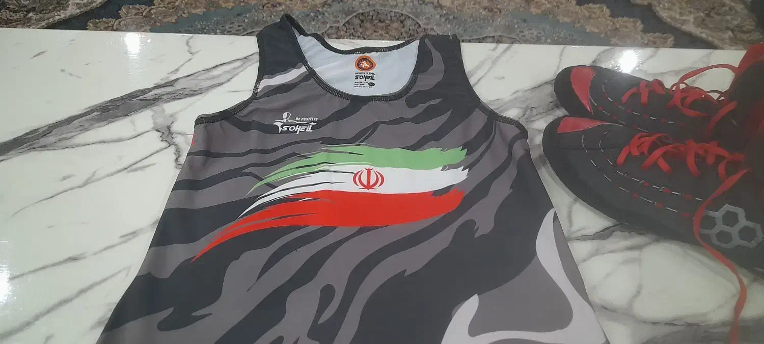 لباس کشتی|لباس|بهارستان, |دیوار