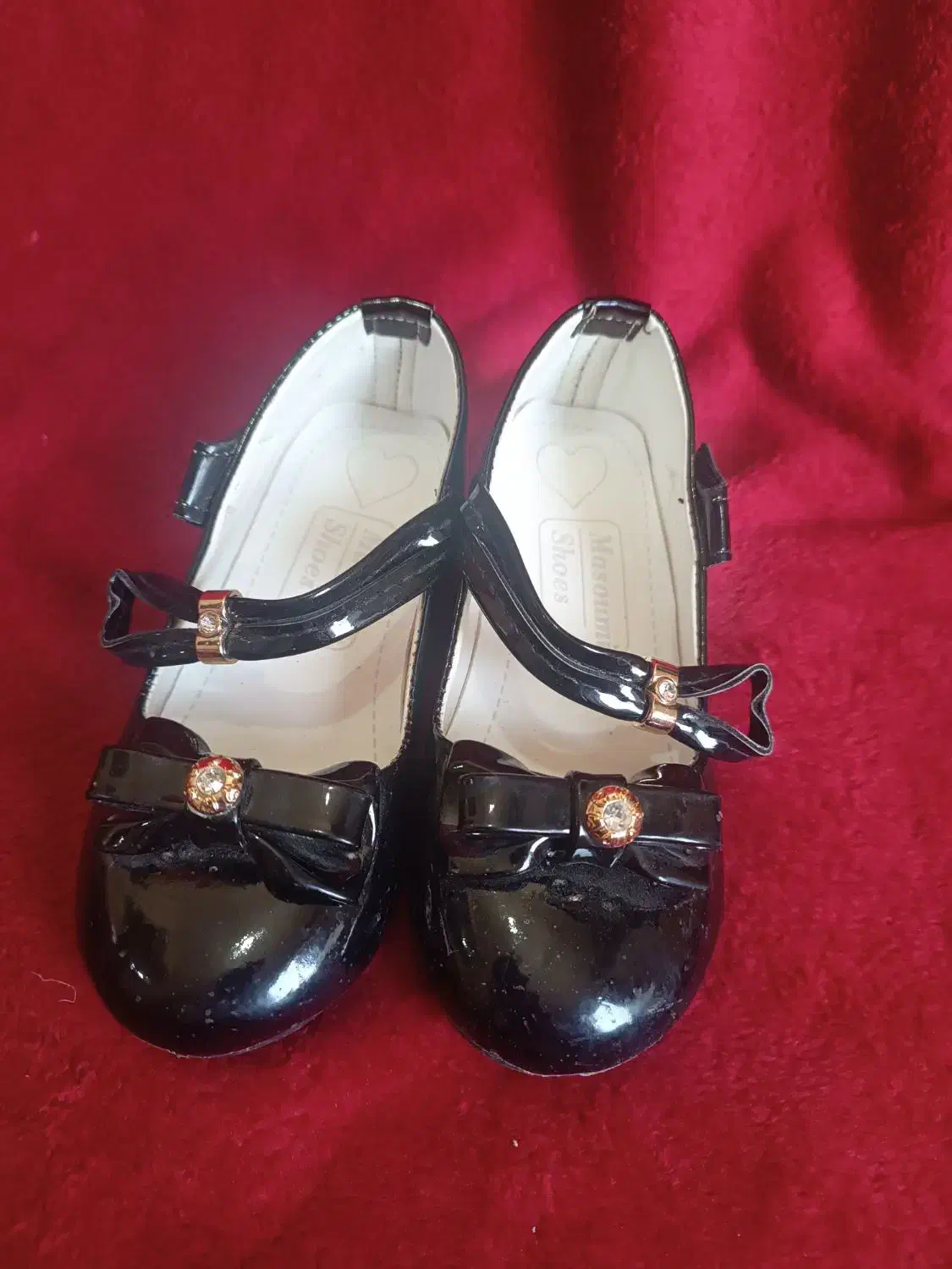 تعدادی کفش|کفش و لباس بچه|بندر گناوه, |دیوار