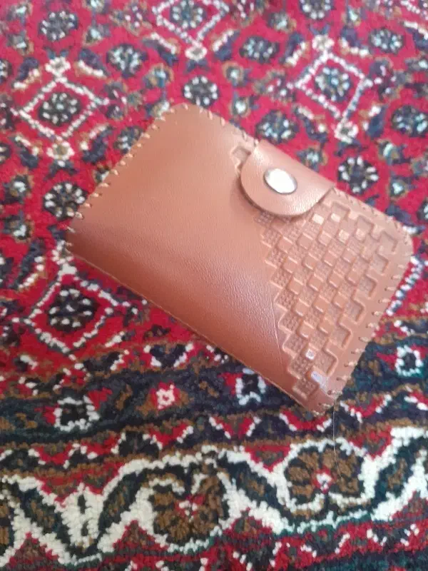 گمشده|اشیا|قروه, |دیوار